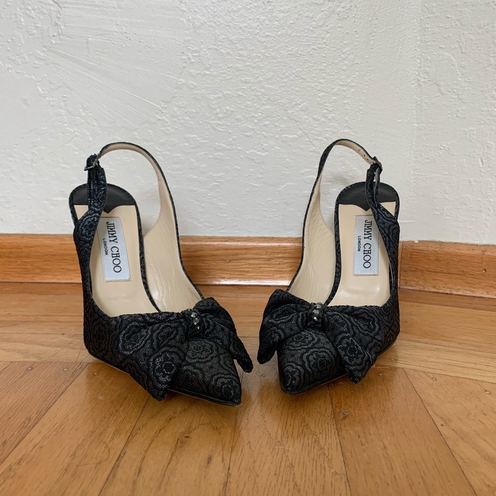 Black woven fabric hells with beautiful bow
